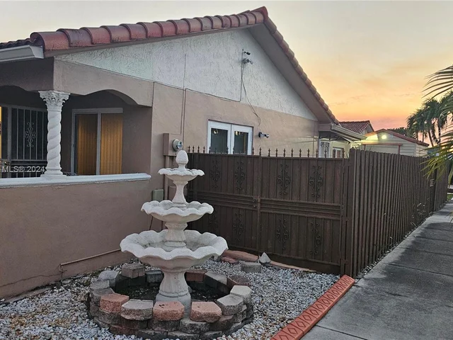 12895 NW 99th Pl, Hialeah Gardens FL 33018