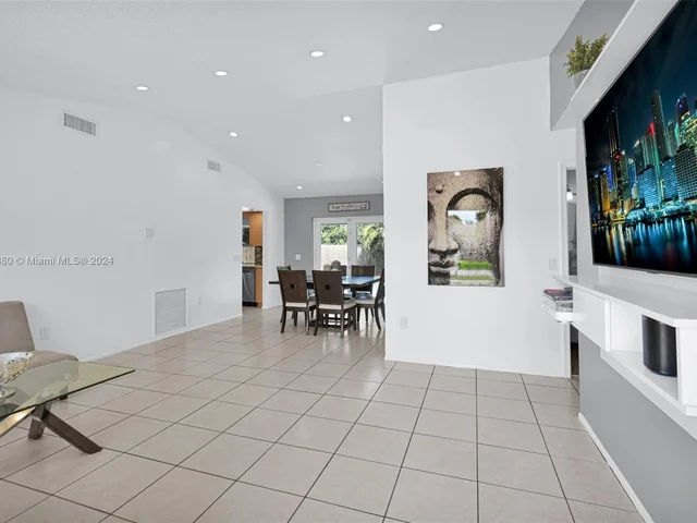 8381 NW 4th St, Pembroke Pines FL 33024