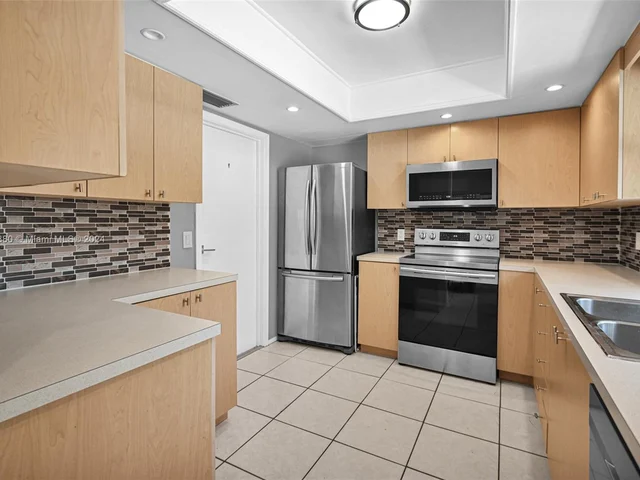 8381 NW 4th St, Pembroke Pines FL 33024