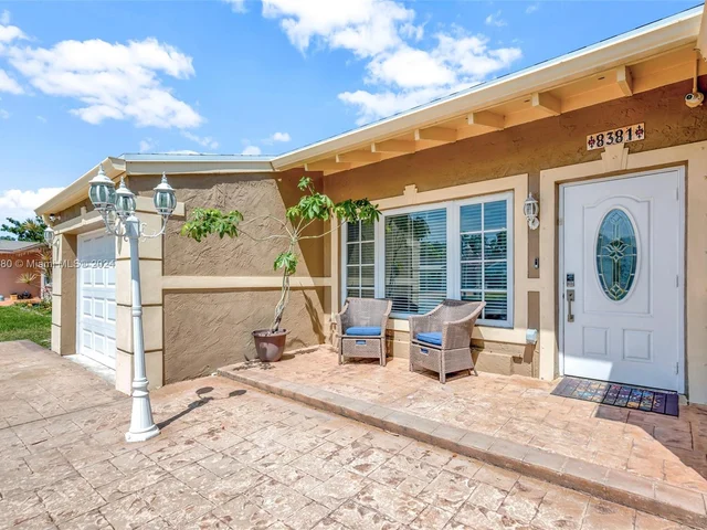 8381 NW 4th St, Pembroke Pines FL 33024