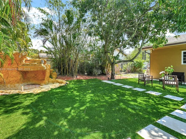 8381 NW 4th St, Pembroke Pines FL 33024