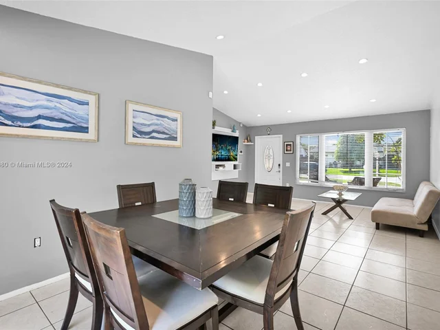 8381 NW 4th St, Pembroke Pines FL 33024