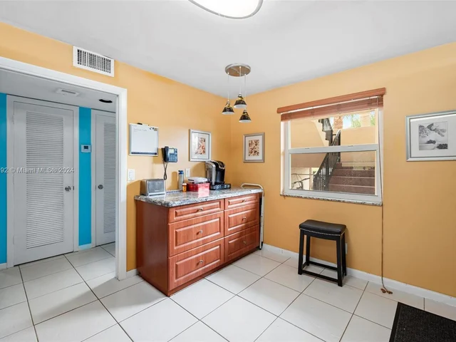 271 S Hollybrook Dr # 101, Pembroke Pines FL 33025