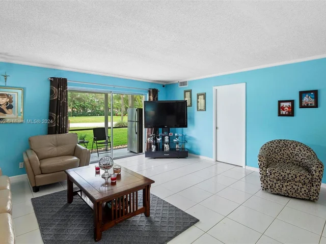 271 S Hollybrook Dr # 101, Pembroke Pines FL 33025