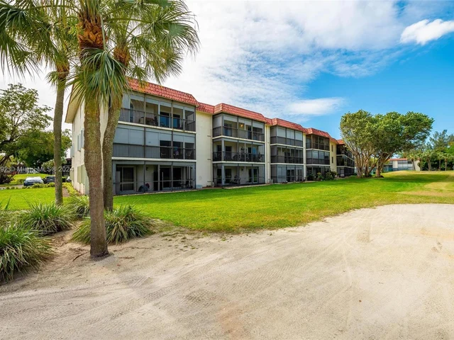 271 S Hollybrook Dr # 101, Pembroke Pines FL 33025