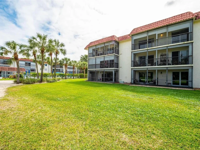 271 S Hollybrook Dr # 101, Pembroke Pines FL 33025