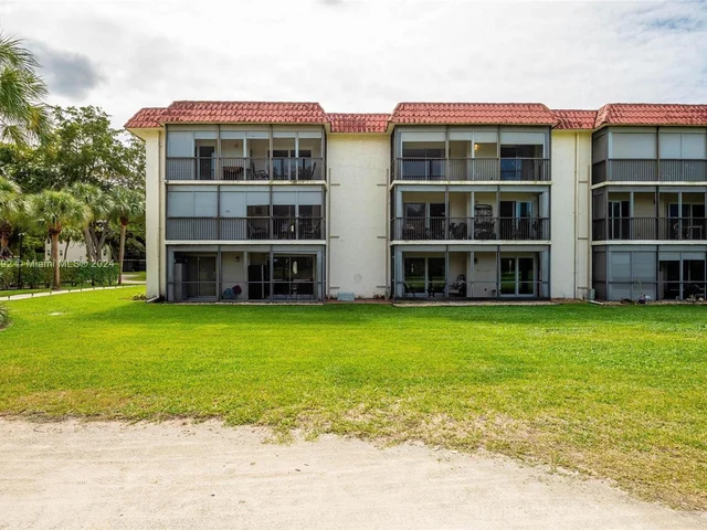 271 S Hollybrook Dr # 101, Pembroke Pines FL 33025