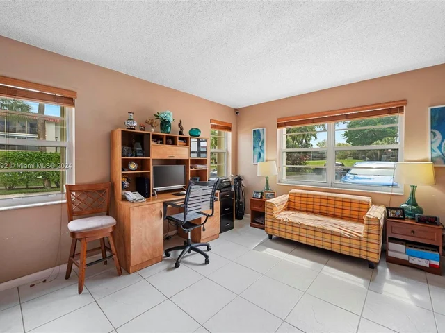 271 S Hollybrook Dr # 101, Pembroke Pines FL 33025