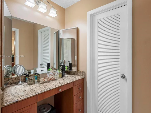 271 S Hollybrook Dr # 101, Pembroke Pines FL 33025