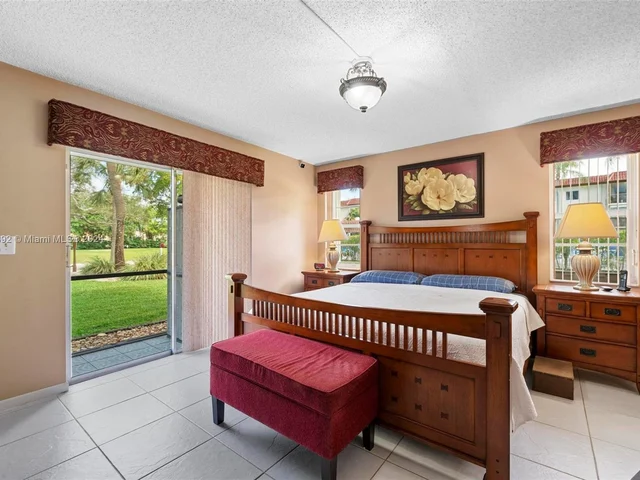 271 S Hollybrook Dr # 101, Pembroke Pines FL 33025