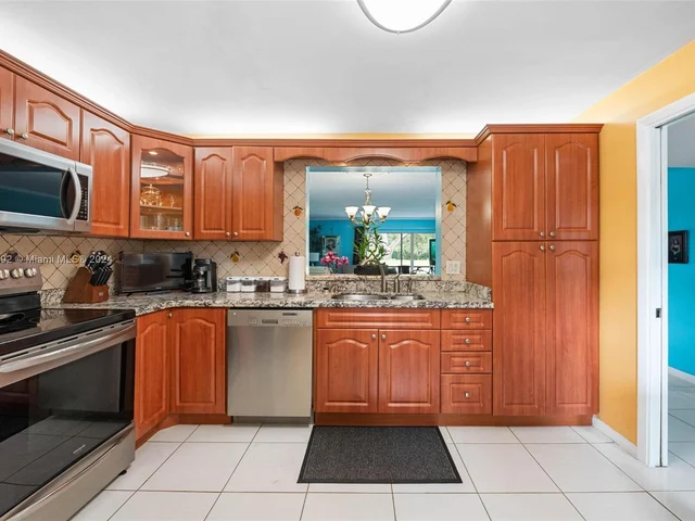 271 S Hollybrook Dr # 101, Pembroke Pines FL 33025