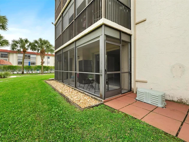 271 S Hollybrook Dr # 101, Pembroke Pines FL 33025