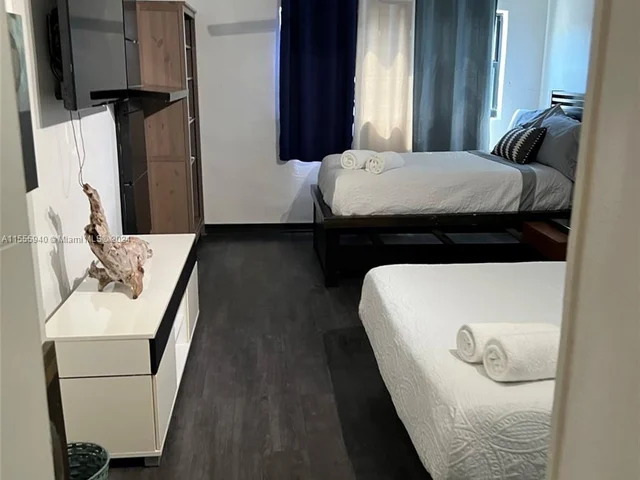 168 NW 53rd St # 3, Miami FL 33127