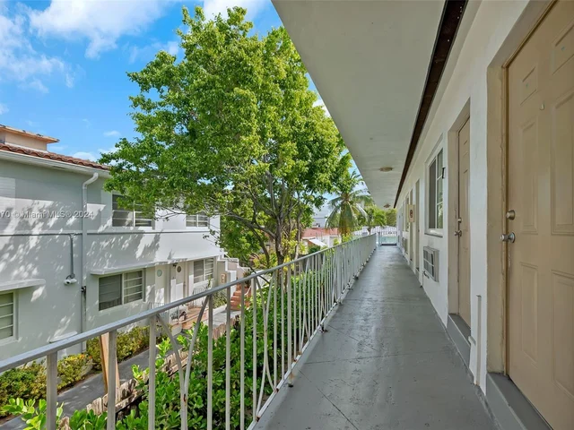 6905 Rue Vendome # 2, Miami Beach FL 33141