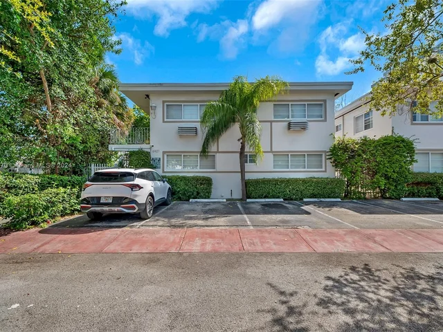 6905 Rue Vendome # 2, Miami Beach FL 33141