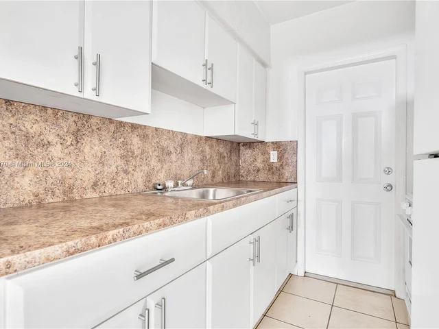 6905 Rue Vendome # 2, Miami Beach FL 33141