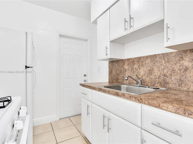 6905 Rue Vendome # 2, Miami Beach FL 33141