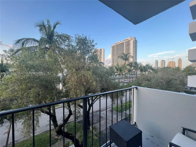 3642 NE 171st St # 307, North Miami Beach FL 33160