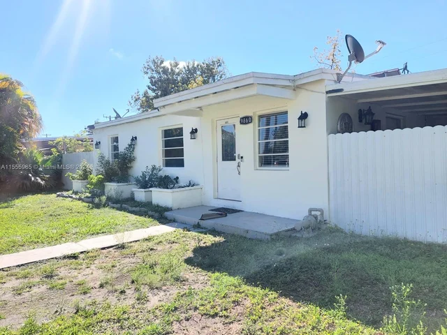 9860 SW 48th St, Miami FL 33165