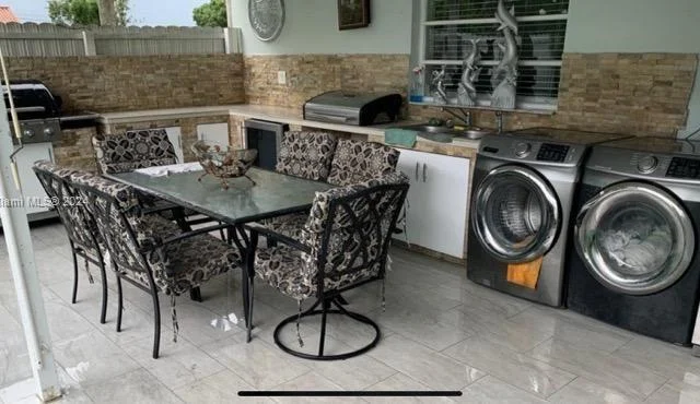 9860 SW 48th St, Miami FL 33165