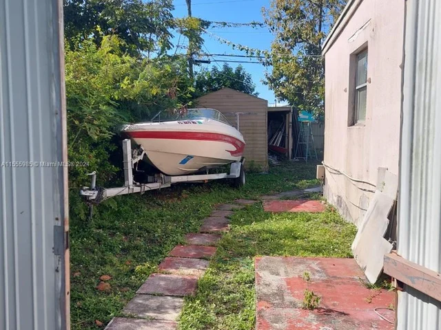 9860 SW 48th St, Miami FL 33165