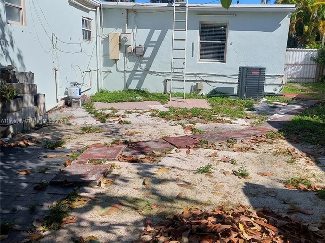 9860 SW 48th St, Miami FL 33165