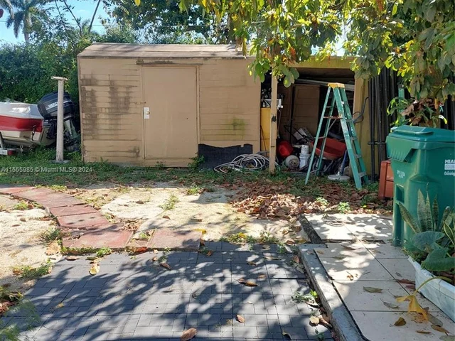 9860 SW 48th St, Miami FL 33165