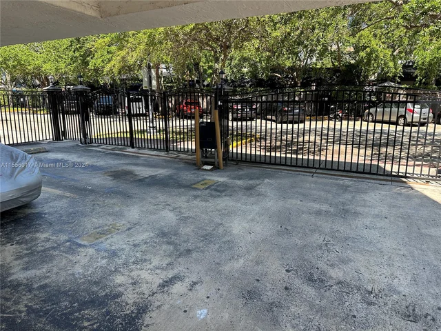 990 Biarritz Dr # 502, Miami Beach FL 33141