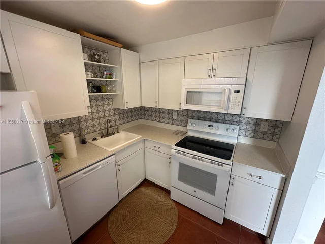 990 Biarritz Dr # 502, Miami Beach FL 33141