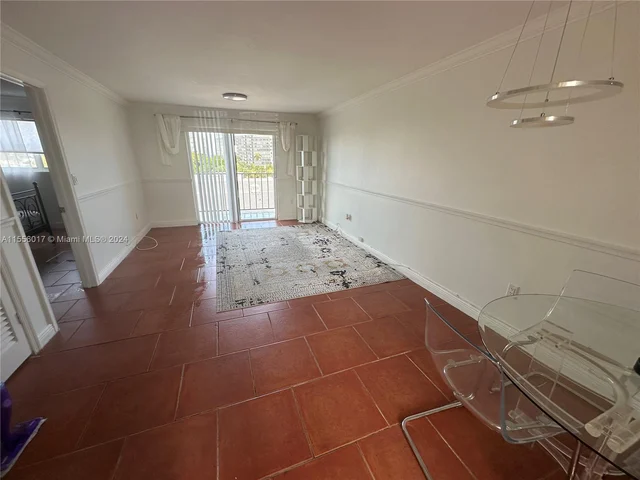 990 Biarritz Dr # 502, Miami Beach FL 33141