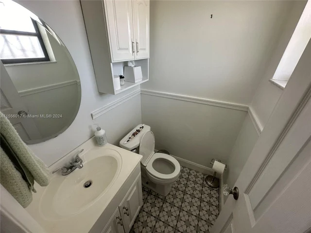 990 Biarritz Dr # 502, Miami Beach FL 33141