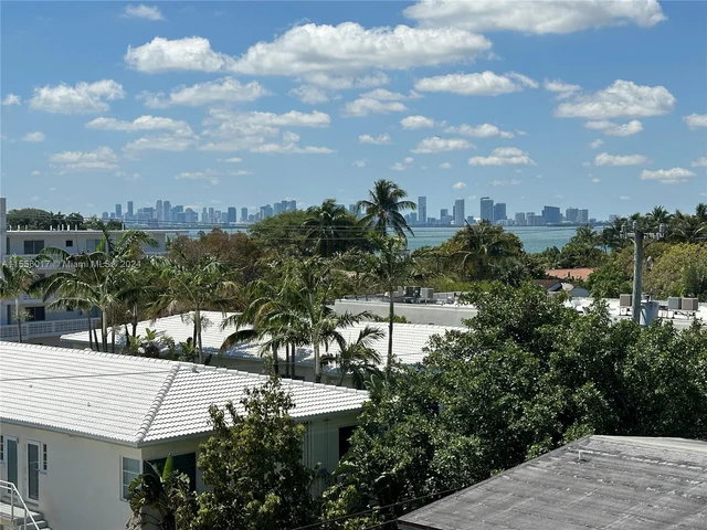 990 Biarritz Dr # 502, Miami Beach FL 33141