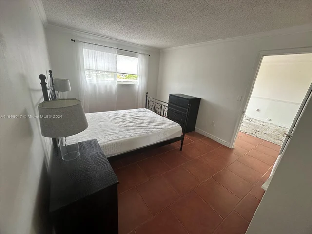 990 Biarritz Dr # 502, Miami Beach FL 33141