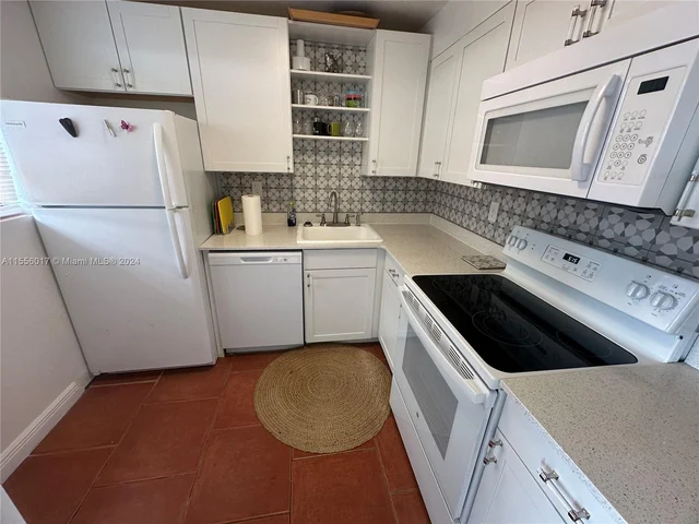 990 Biarritz Dr # 502, Miami Beach FL 33141