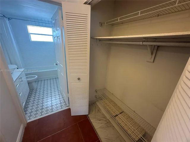 990 Biarritz Dr # 502, Miami Beach FL 33141