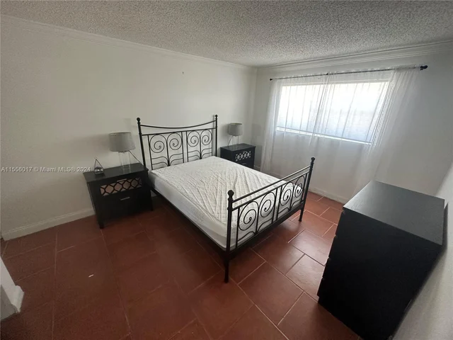 990 Biarritz Dr # 502, Miami Beach FL 33141