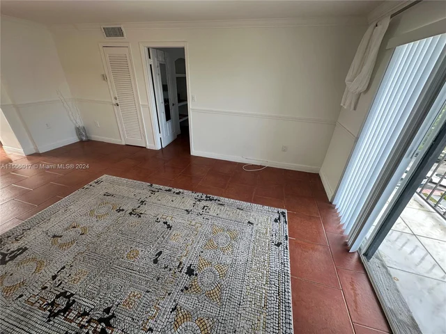 990 Biarritz Dr # 502, Miami Beach FL 33141