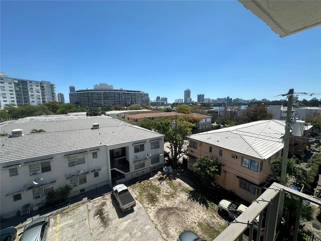 990 Biarritz Dr # 502, Miami Beach FL 33141