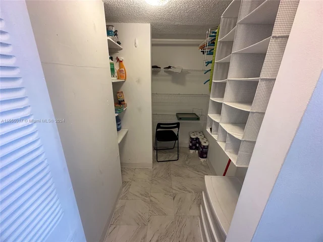 990 Biarritz Dr # 502, Miami Beach FL 33141