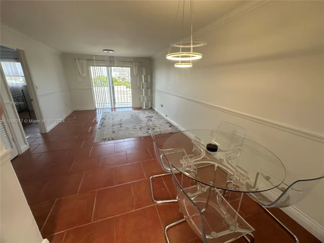 990 Biarritz Dr # 502, Miami Beach FL 33141