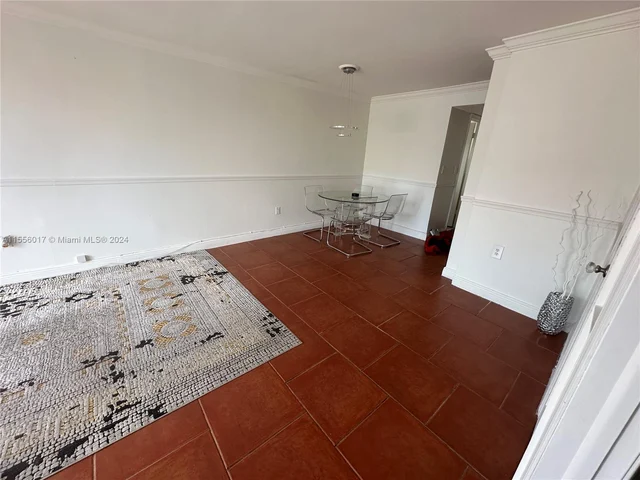 990 Biarritz Dr # 502, Miami Beach FL 33141