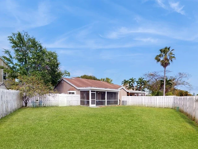 11170 SW 11th Pl, Davie FL 33324