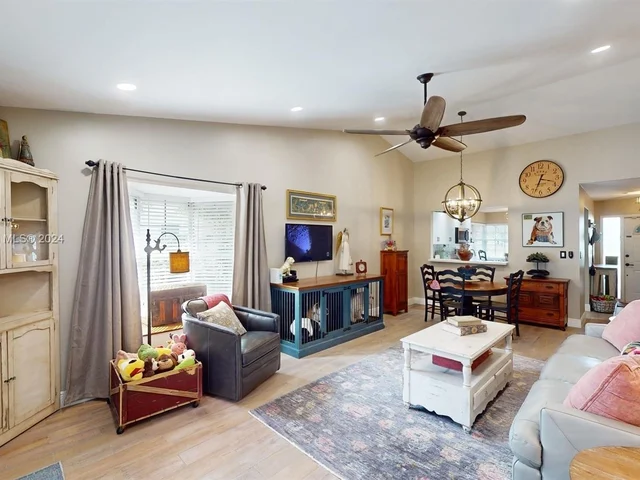 11170 SW 11th Pl, Davie FL 33324