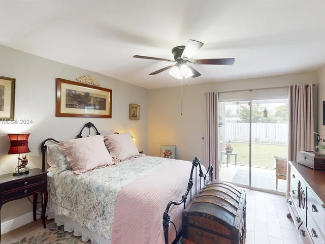 11170 SW 11th Pl, Davie FL 33324