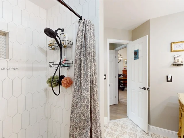 11170 SW 11th Pl, Davie FL 33324