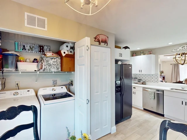 11170 SW 11th Pl, Davie FL 33324