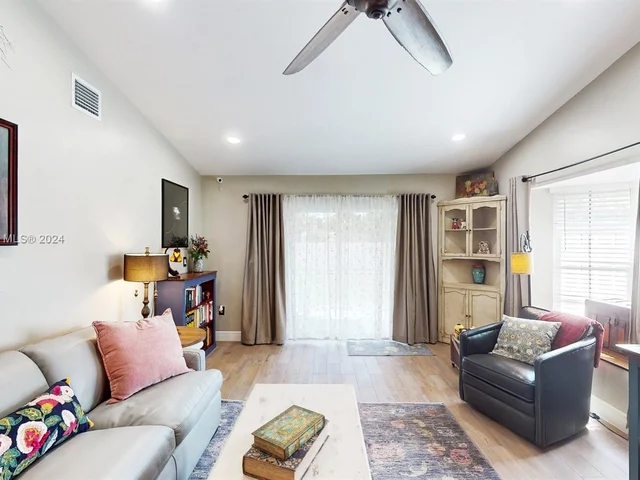 11170 SW 11th Pl, Davie FL 33324