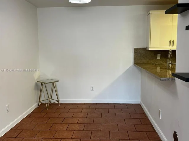 18240 Mediterranean Blvd # 11, Hialeah FL 33015