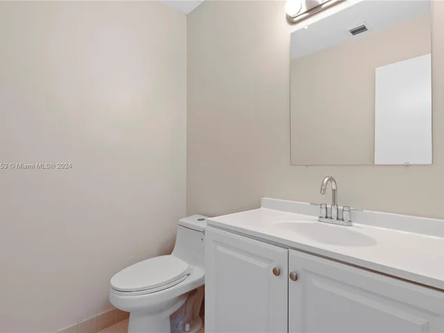 500 NE 195th St, Miami FL 33179