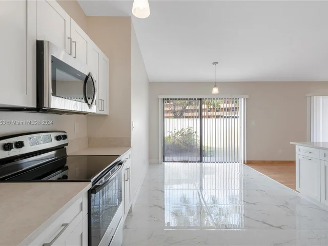 500 NE 195th St, Miami FL 33179